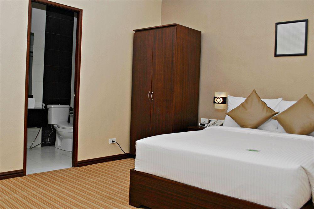 Orion Hotel Manila Exterior photo
